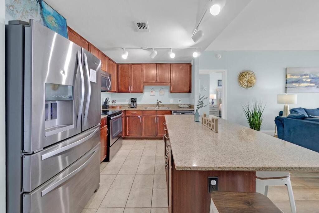 Apartment Gulfview #1809 At Laketown Wharf *